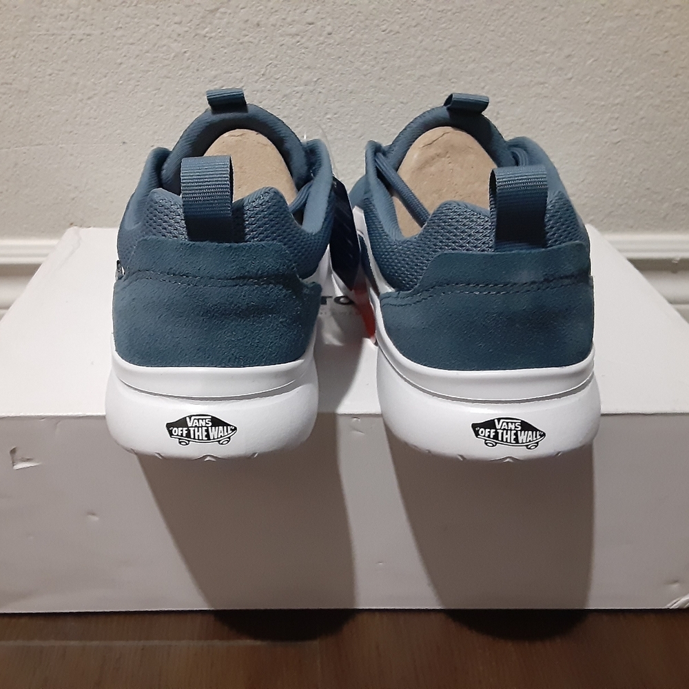 Vans - Picture 4 of 4